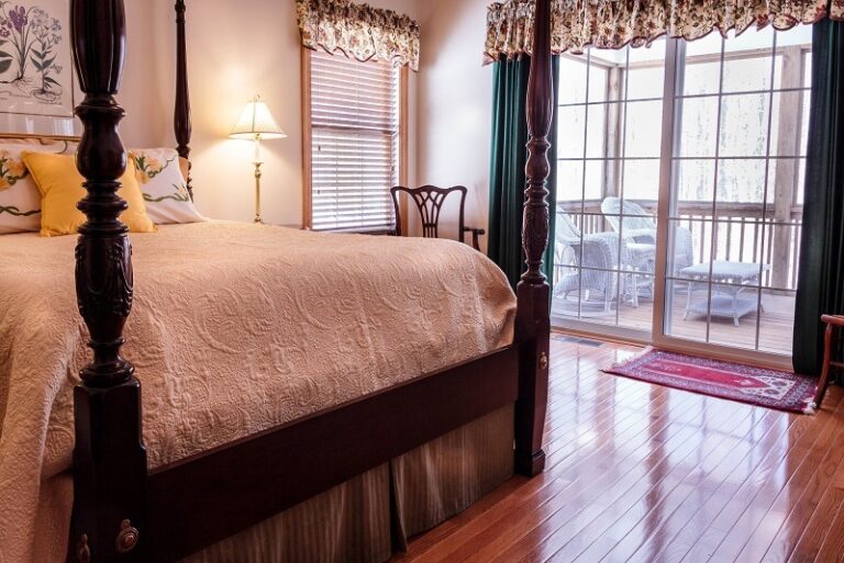 dark vs light hardwood floors
