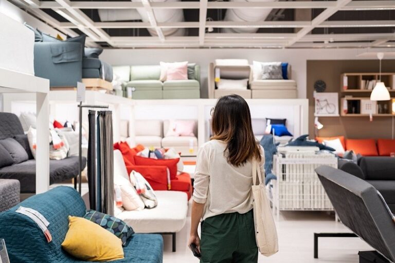 choosing a furniture store